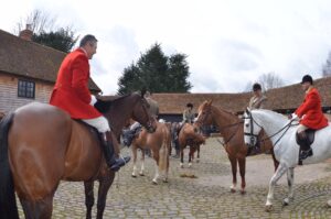 Vale of Aylesbury hunt meets at Piccotts End